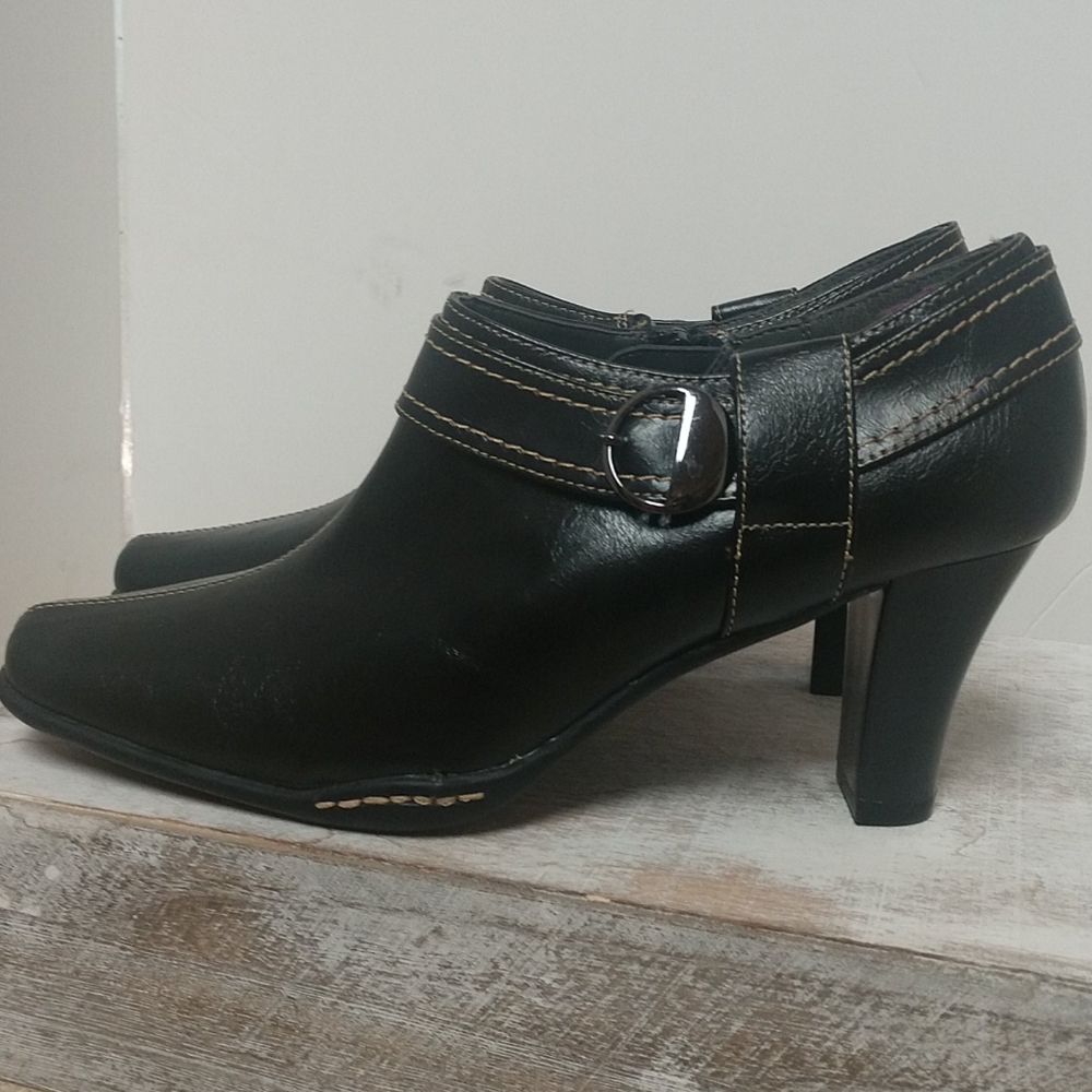 Aerosoles Black Comfortable Heels Size 8B
